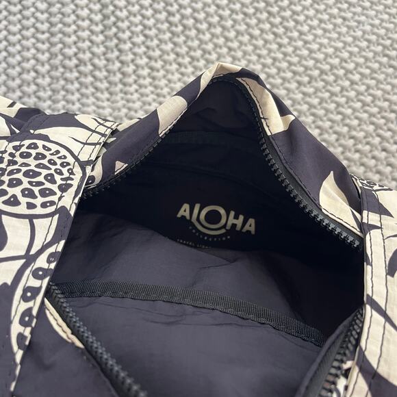 Aloha Collection• KEEP IT LIGHT WEEKENDER Holomua Sand/ Black - Picture 10 of 12